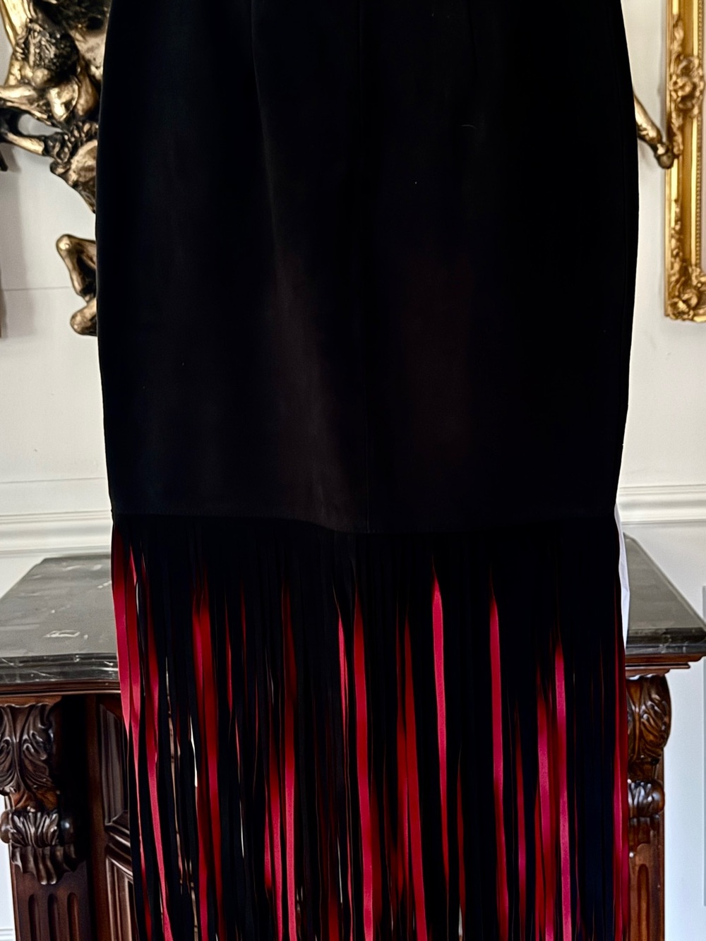 NWT Tamara Mellon Goat Suede w/ Two-Tone Black and Red Fringe Midi Skirt size 0 - Picture 6 of 9